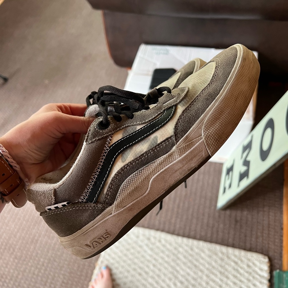 Vans - Picture 2 of 5